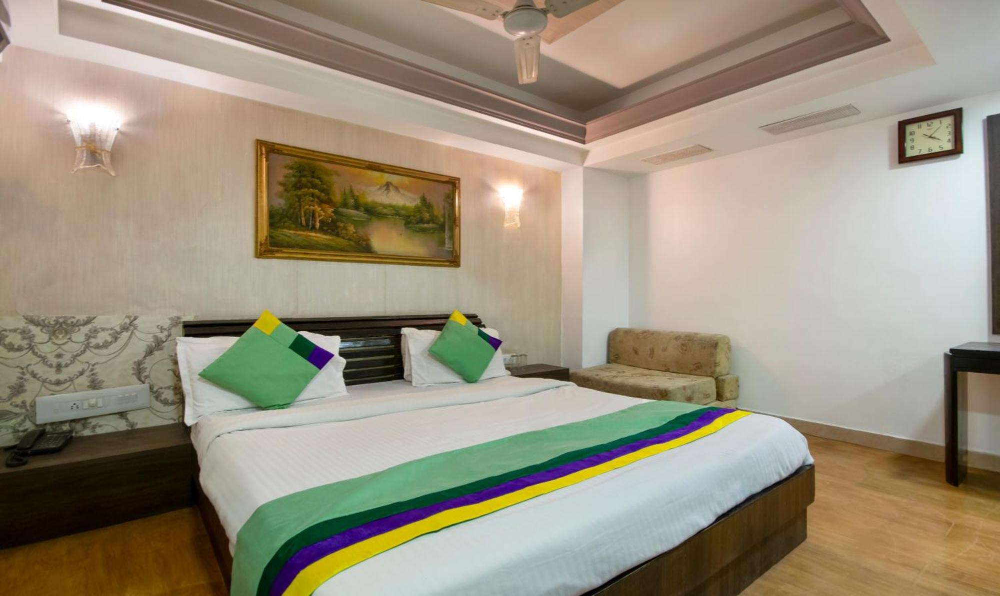 Itsy Hotels Shree Krishna Palace أحمد أباد المظهر الخارجي الصورة