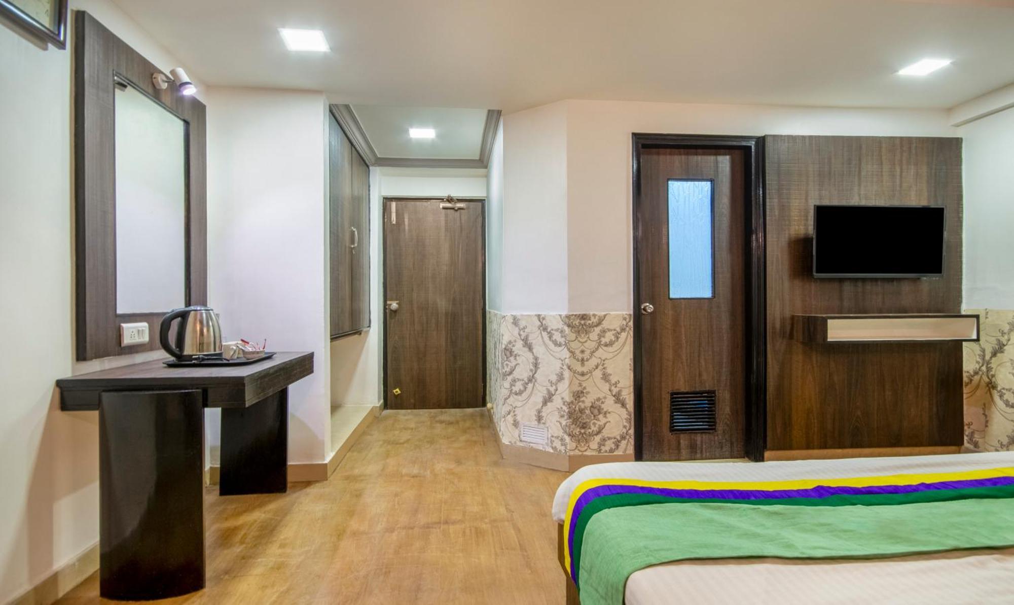 Itsy Hotels Shree Krishna Palace أحمد أباد المظهر الخارجي الصورة