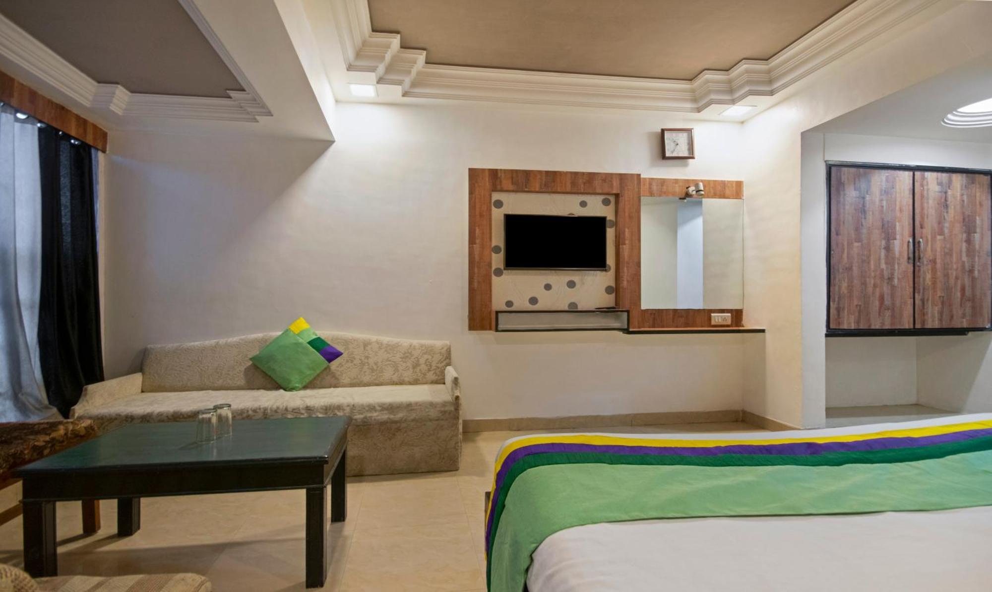 Itsy Hotels Shree Krishna Palace أحمد أباد المظهر الخارجي الصورة