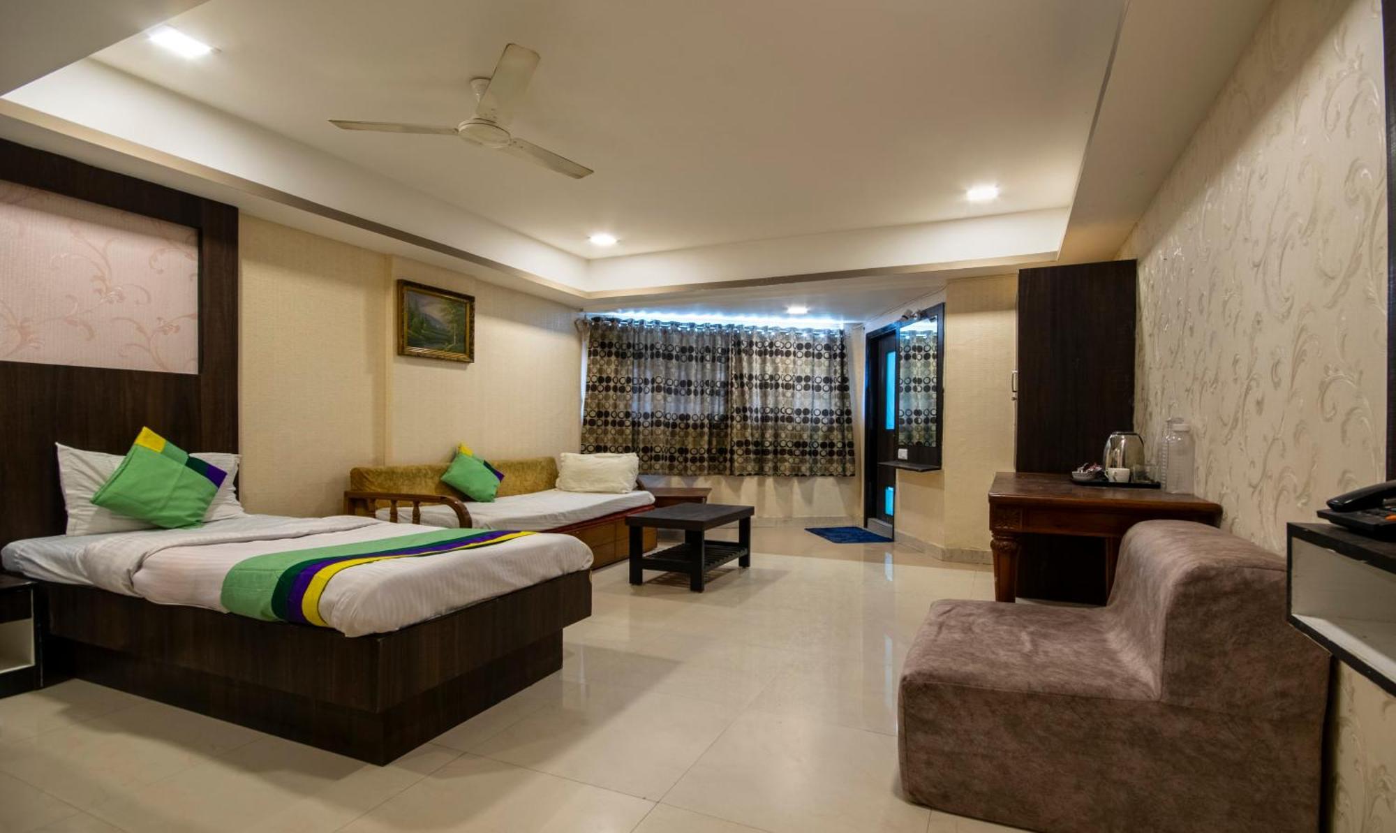 Itsy Hotels Shree Krishna Palace أحمد أباد المظهر الخارجي الصورة
