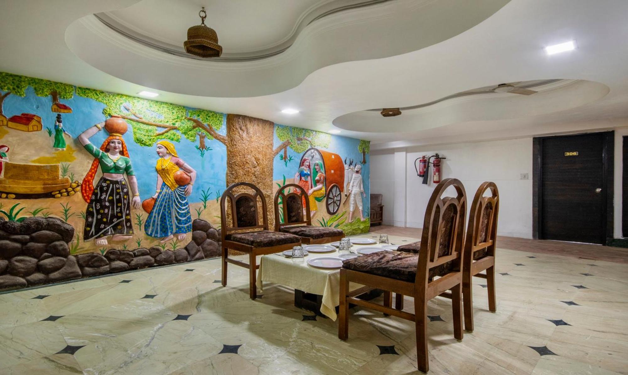 Itsy Hotels Shree Krishna Palace أحمد أباد المظهر الخارجي الصورة