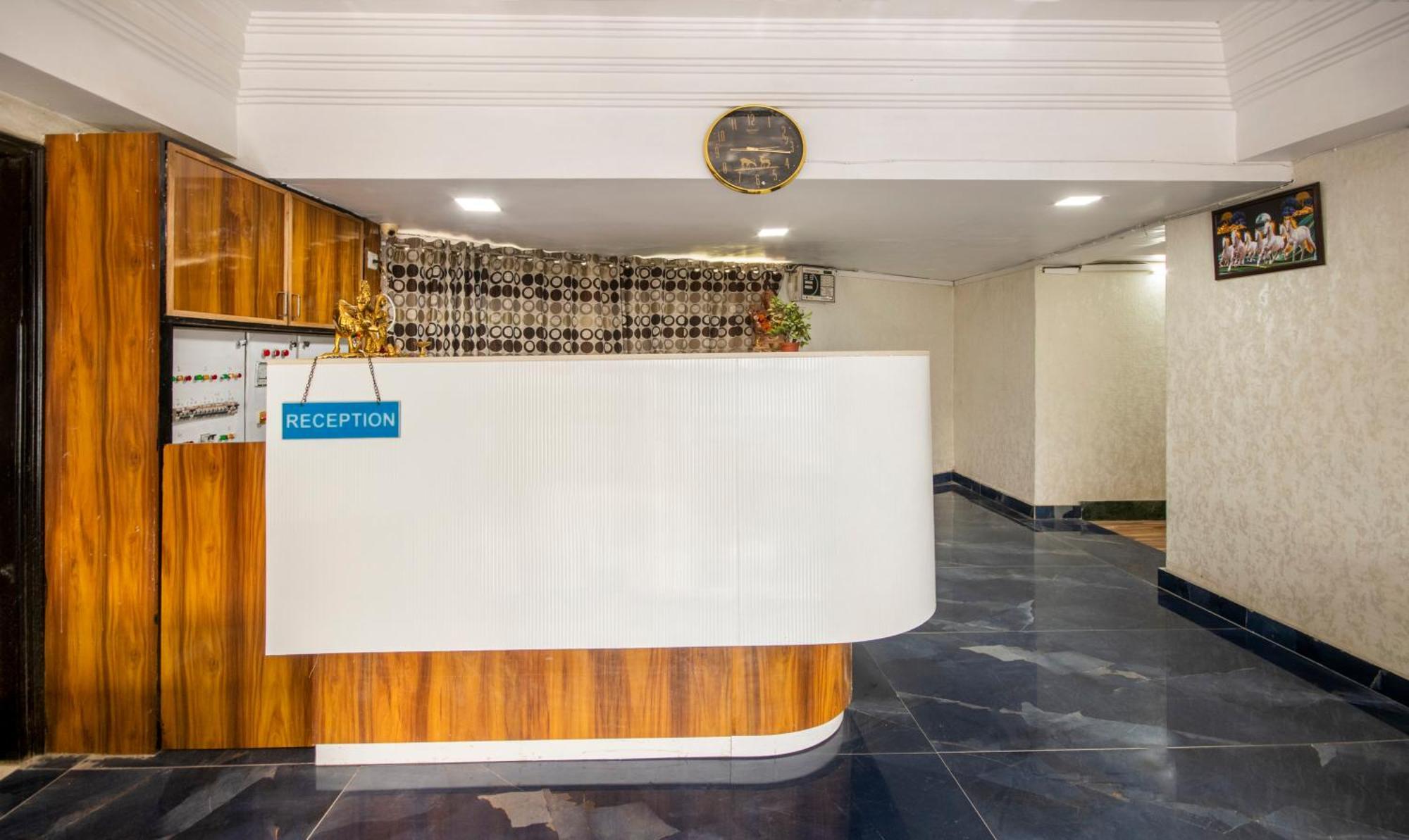 Itsy Hotels Shree Krishna Palace أحمد أباد المظهر الخارجي الصورة